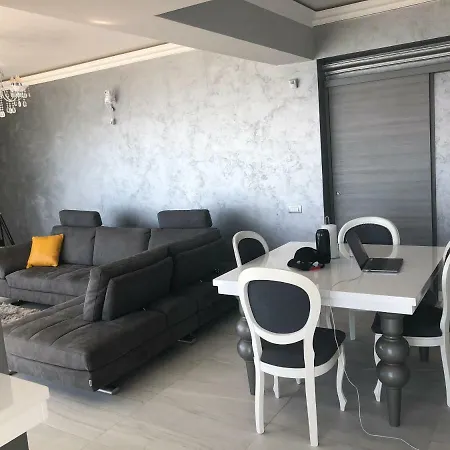 White Tower 711 Mamaia